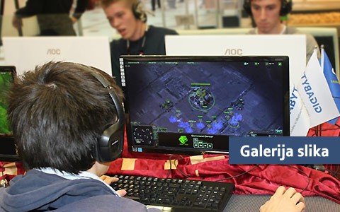 Harvey Norman Starcraft 2 kup